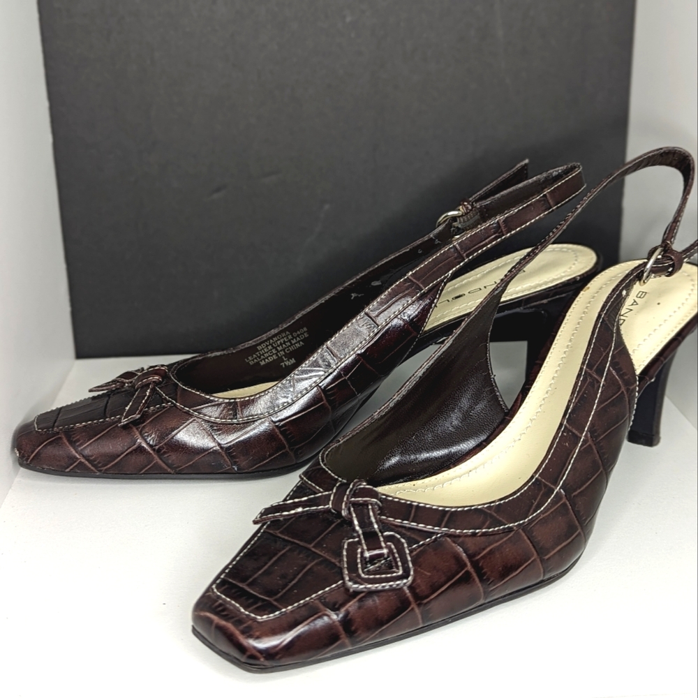Bandolino leather camel toe pump‎ size 7.5